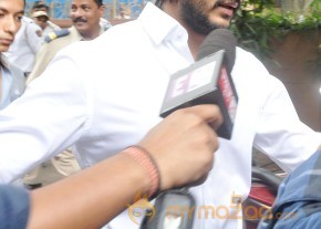 Bollywood Celebrities at Jiah Khan Funeral Photo Gallery  photo 41