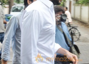 Bollywood Celebrities at Jiah Khan Funeral Photo Gallery  photo 45
