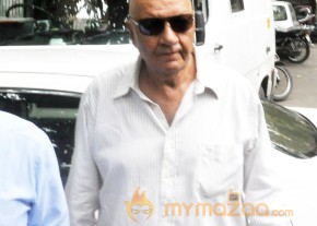 Bollywood Celebrities at Jiah Khan Funeral Photo Gallery  photo 15