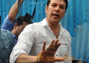 Bollywood Celebrities at Jiah Khan Funeral Photo Gallery  photo 35