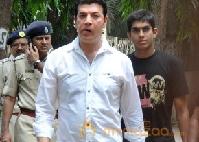 Bollywood Celebrities at Jiah Khan Funeral Photo Gallery  photo 51