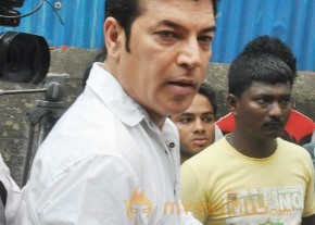 Bollywood Celebrities at Jiah Khan Funeral Photo Gallery  photo 16