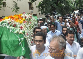 Bollywood Celebrities at Jiah Khan Funeral Photo Gallery  photo 10