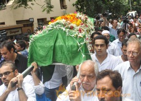 Bollywood Celebrities at Jiah Khan Funeral Photo Gallery  photo 46