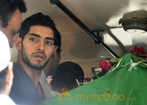 Bollywood Celebrities at Jiah Khan Funeral Photo Gallery  photo 37