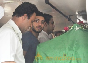 Bollywood Celebrities at Jiah Khan Funeral Photo Gallery  photo 21