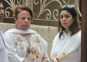 Bollywood Celebrities at Jiah Khan Funeral Photo Gallery  photo 26