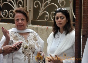 Bollywood Celebrities at Jiah Khan Funeral Photo Gallery  photo 28
