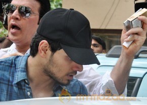 Bollywood Celebrities at Jiah Khan Funeral Photo Gallery  photo 31