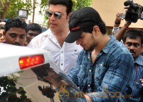Bollywood Celebrities at Jiah Khan Funeral Photo Gallery  photo 8