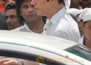 Bollywood Celebrities at Jiah Khan Funeral Photo Gallery  photo 12