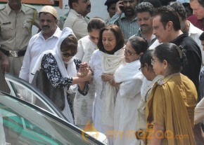 Bollywood Celebrities at Jiah Khan Funeral Photo Gallery  photo 18
