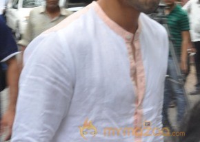 Bollywood Celebrities at Jiah Khan Funeral Photo Gallery  photo 24