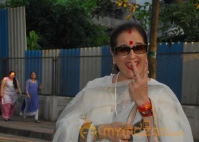 Bollywood Celebrities Cast Their Votes Gallery photo 44