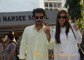 Bollywood Celebrities Cast Their Votes Gallery photo 10