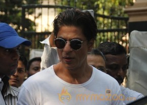 Bollywood Celebrities Cast Their Votes Gallery photo 103
