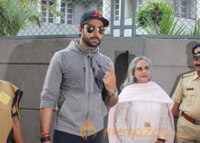 Bollywood Celebrities Cast Their Votes Gallery photo 98
