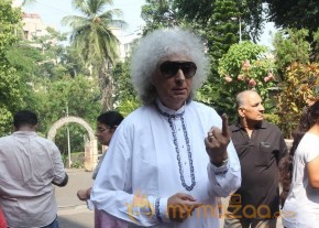 Bollywood Celebrities Cast Their Votes Gallery photo 89