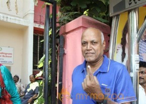 Bollywood Celebrities Cast Their Votes Gallery photo 106