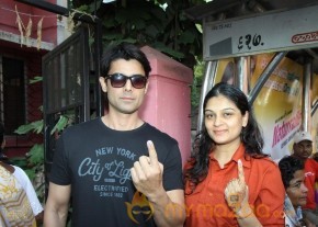 Bollywood Celebrities Cast Their Votes Gallery photo 62