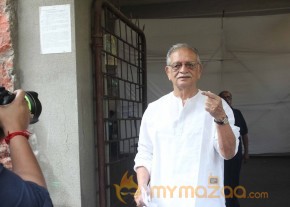 Bollywood Celebrities Cast Their Votes Gallery photo 22