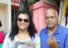 Bollywood Celebrities Cast Their Votes Gallery photo 8