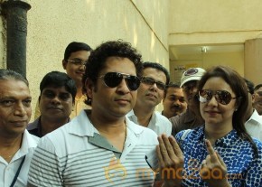 Bollywood Celebrities Cast Their Votes Gallery photo 14