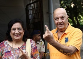 Bollywood Celebrities Cast Their Votes Gallery photo 37