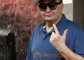 Bollywood Celebrities Cast Their Votes Gallery photo 4