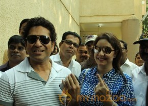 Bollywood Celebrities Cast Their Votes Gallery photo 25