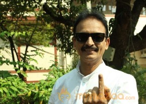 Bollywood Celebrities Cast Their Votes Gallery photo 108