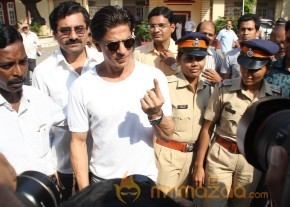 Bollywood Celebrities Cast Their Votes Gallery photo 65