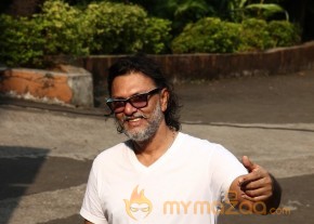 Bollywood Celebrities Cast Their Votes Gallery photo 2