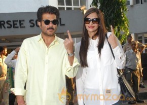 Bollywood Celebrities Cast Their Votes Gallery photo 81