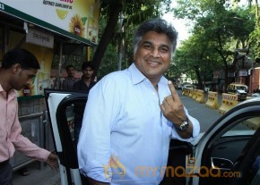 Bollywood Celebrities Cast Their Votes Gallery photo 85