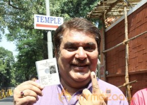 Bollywood Celebrities Cast Their Votes Gallery photo 9