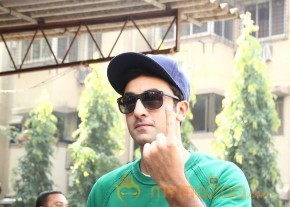 Bollywood Celebrities Cast Their Votes Gallery photo 3