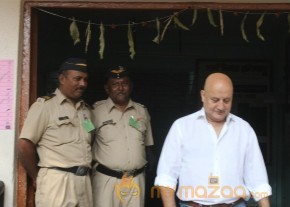 Bollywood Celebrities Cast Their Votes Gallery photo 67