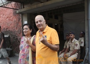 Bollywood Celebrities Cast Their Votes Gallery photo 84