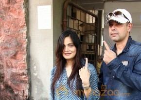 Bollywood Celebrities Cast Their Votes Gallery photo 88
