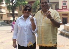Bollywood Celebrities Cast Their Votes Gallery photo 7