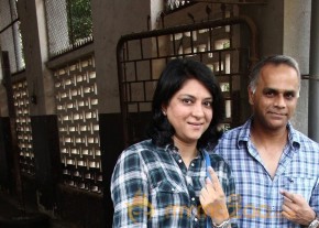 Bollywood Celebrities Cast Their Votes Gallery photo 80