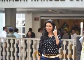 Bollywood Celebrities Cast Their Votes Gallery photo 41