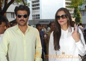 Bollywood Celebrities Cast Their Votes Gallery photo 64