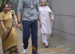 Bollywood Celebrities Cast Their Votes Gallery photo 87