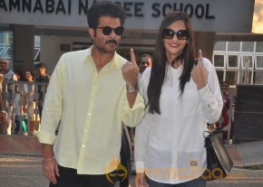 Bollywood Celebrities Cast Their Votes Gallery photo 39