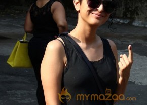 Bollywood Celebrities Cast Their Votes Gallery photo 23