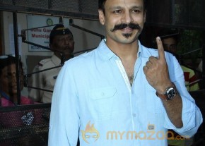 Bollywood Celebrities Cast Their Votes Gallery photo 74
