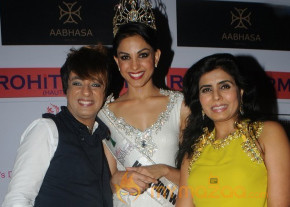 Bollywood Celebs At Club Wear Fashion Show photo 14
