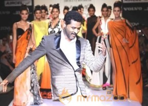 Bollywood Celebs at LFW Week Grand Finale Photos photo 18